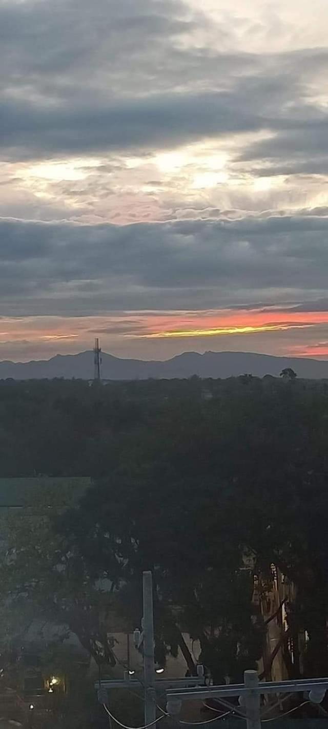 Happy Stays A - Sunset View At Smdc Hope Residences Trece Martires Экстерьер фото